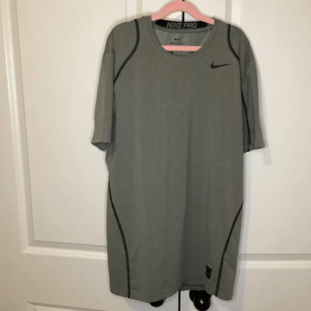 Mens Nike Pro‎ fitted performance tee shirt Medium Gray